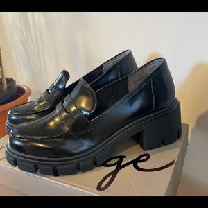 Crown vintage heeled loafers